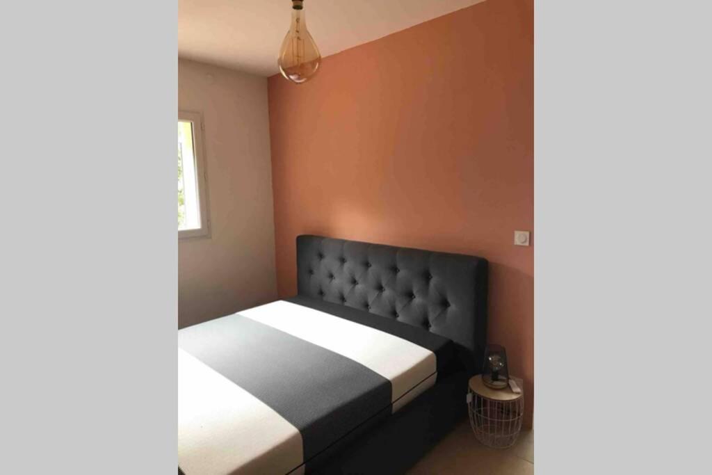 Logement Attenant A Une Villa T2 Avec Terrasse . 伊索勒河畔贝斯 外观 照片