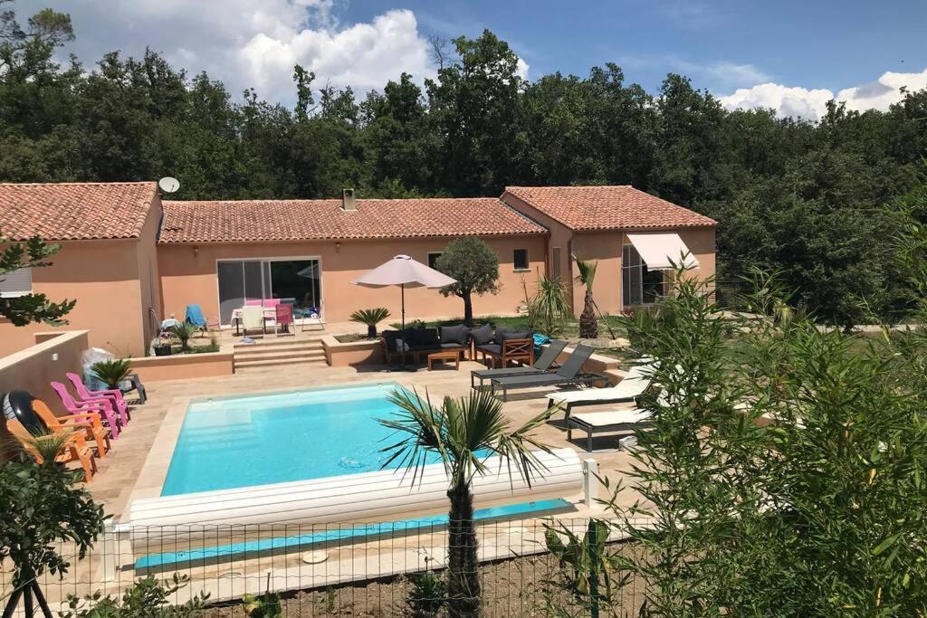 Logement Attenant A Une Villa T2 Avec Terrasse . 伊索勒河畔贝斯 外观 照片