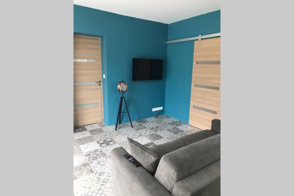 Logement Attenant A Une Villa T2 Avec Terrasse . 伊索勒河畔贝斯 外观 照片